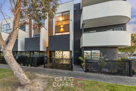 2/2 Bluestone Street, Pakenham, Vic 3810