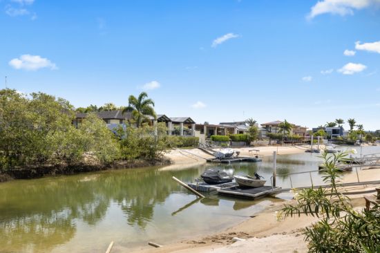 2/2 Carmel Court, Broadbeach Waters, Qld 4218