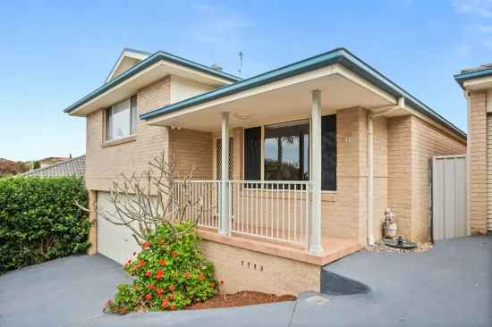 2/4 Narran Way, Flinders, NSW, 2529