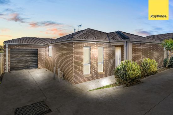 2/4 The Grove, Melton West, Vic 3337