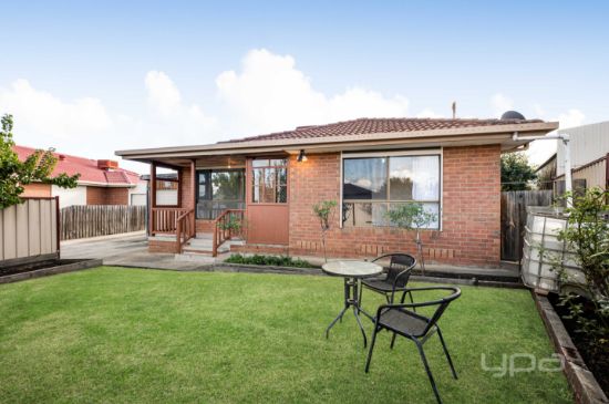 2/7 Woods Close, Meadow Heights, Vic 3048