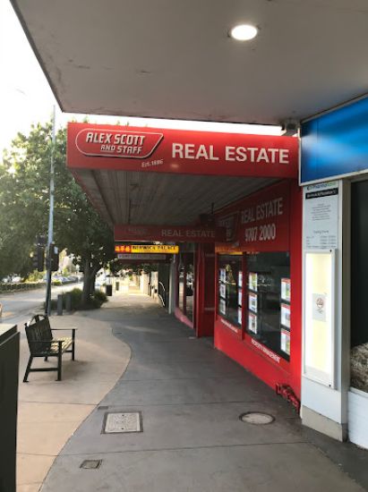 Alex Scott & Staff Land - Melbourne - Real Estate Agency