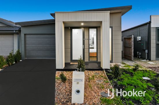 21 Freiberger Grove, Clyde North, Vic 3978