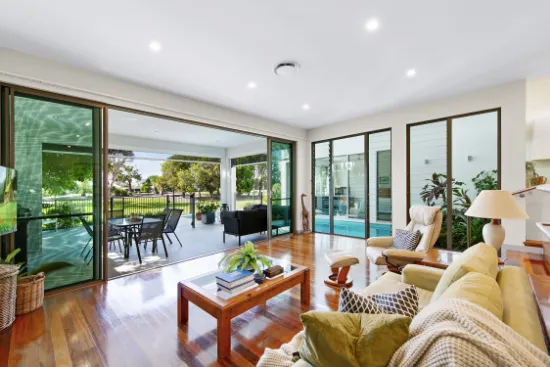 2272 Banksia Lakes Dr, Hope Island, QLD, 4212