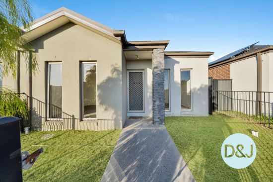 23 Comtois Ln, Clyde North, Vic 3978