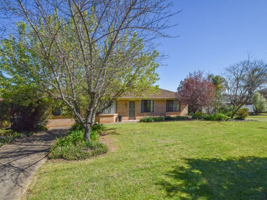 24 Keevil Drive, Young, NSW 2594