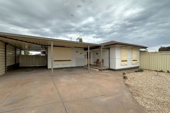 24 Racecourse Road, Whyalla Norrie, SA 5608