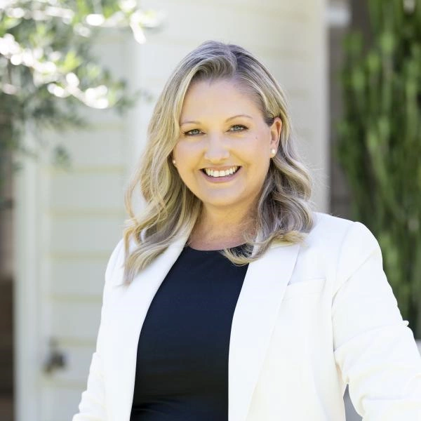 Lori Wyer - Real Estate Agent