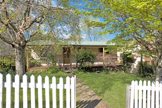 27 Bourne Street, Wentworth Falls, NSW, 2782