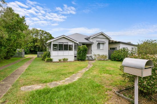 27 Power Road, Southside, Qld 4570