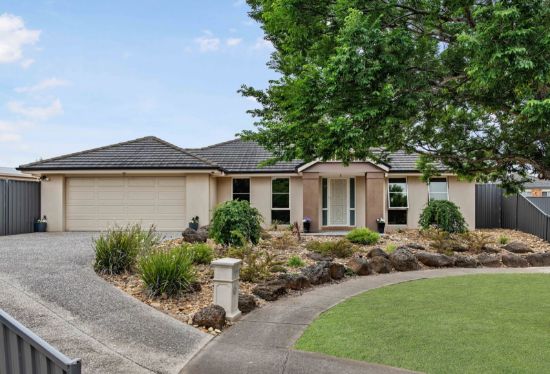 3 Glenmaggie Place, Manor Lakes, Vic 3024
