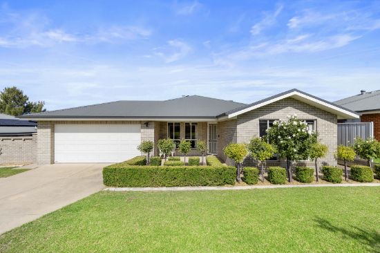 3 Tahara Crescent, Estella, NSW 2650