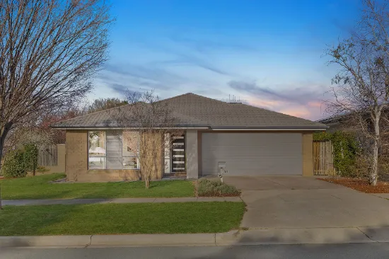 30 Patrick White Circuit, Franklin, ACT, 2913