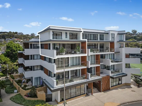 303/10 Pine Tree Lane, Terrigal, NSW, 2260