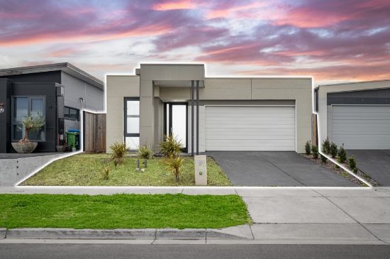 31 Freiberger Grove, Clyde North, Vic 3978