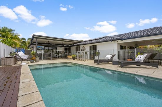 31 Lakefield Crescent, Paradise Point, Qld 4216