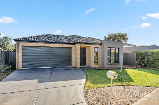 32 Clearwater Rise Parade, Truganina, Vic 3029