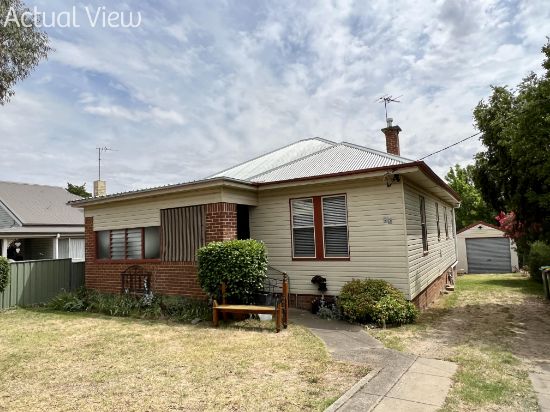 33 Currawong, Young, NSW 2594