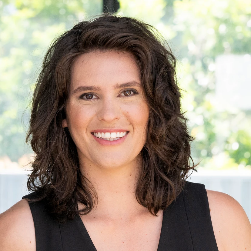 Dee  Thomson - Real Estate Agent