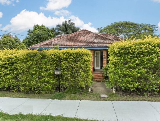 35 Galsworthy St, Holland Park West, Qld 4121