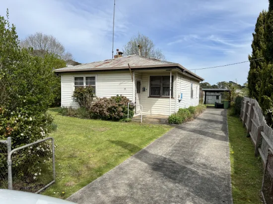 35 Morris Road, Woodend, VIC, 3442