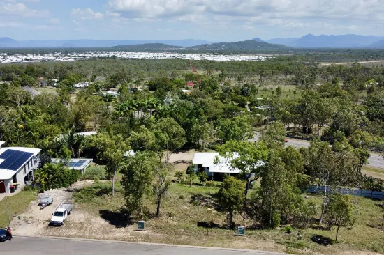 37 Deedes Crescent, Bushland Beach, QLD, 4818