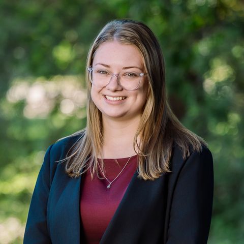 Amy McKinnon - Real Estate Agent