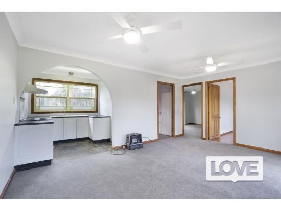 39 Middle Point Rd, Bolton Point, NSW 2283