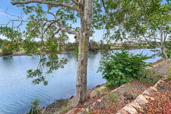 4/125 Santa Cruz Boulevard, Clear Island Waters, QLD, 4226