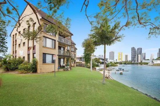 4/18 Sunshine Boulevard, Broadbeach Waters, QLD, 4218