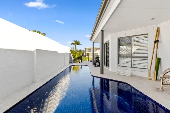 4 Bahia Ct, Broadbeach Waters, QLD, 4218