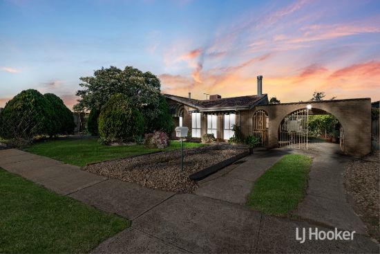 4 Chelmsford Way, Melton West, Vic 3337