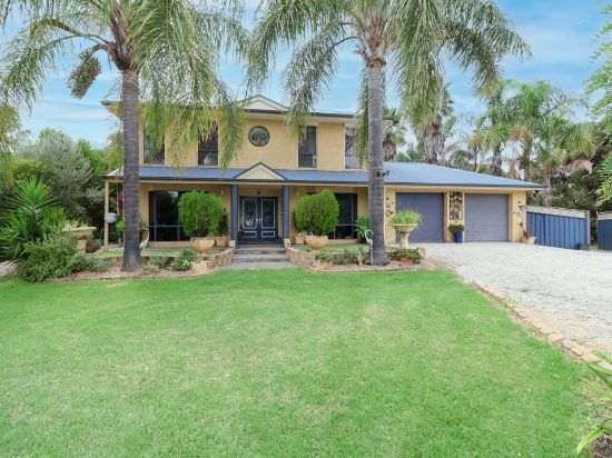 4 Squire Grove, Swan Hill, Vic 3585