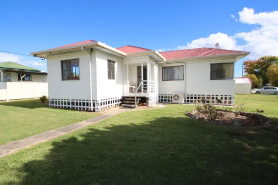 44 Merinda St, Wallangarra, QLD, 4383