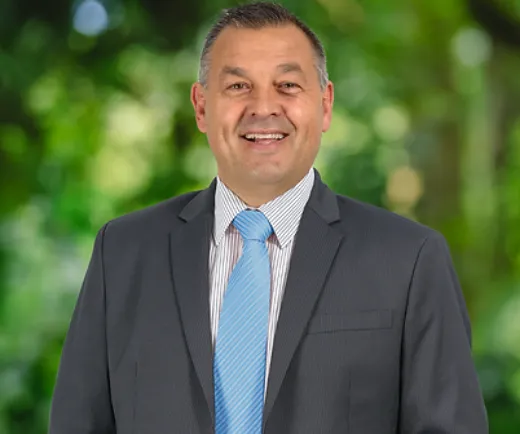 Lou Rinnovasi - Real Estate Agent at Luciano Marcuzzi - UPPER FERNTREE GULLY