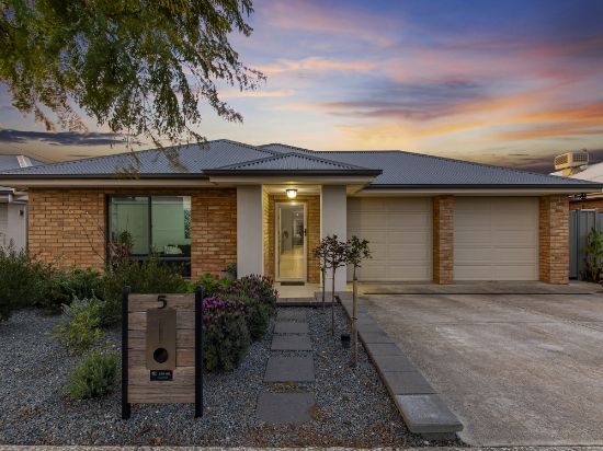 5 Sunrise Drive, Woodcroft, SA 5162