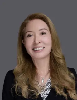 Lisa Zhang - Real Estate Agent