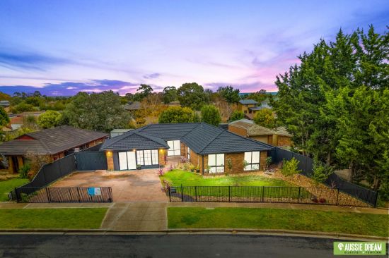 52 Chelmsford Way, Melton West, Vic 3337