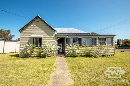 52 Logan Street, Tenterfield, NSW, 2372