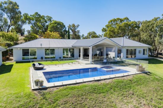 53 Mary Gilmore Road, Brucedale, NSW 2650