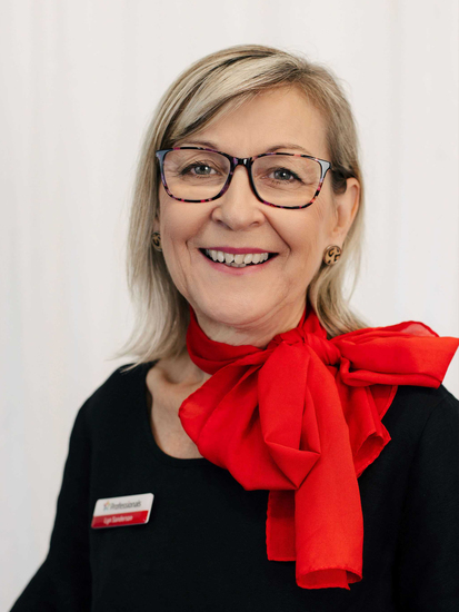 Lyn Sanderson - Real Estate Agent