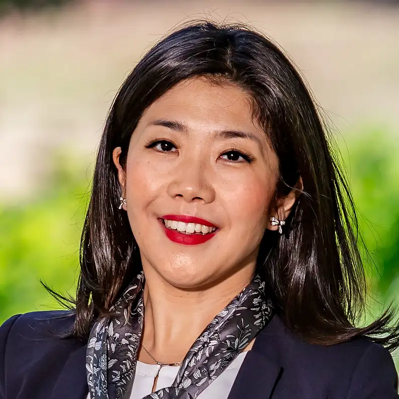 Vivian  Li - Real Estate Agent
