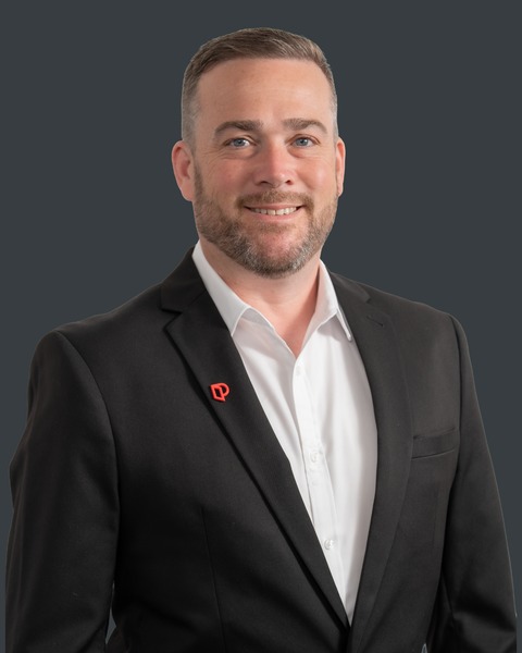 Giles New - Real Estate Agent