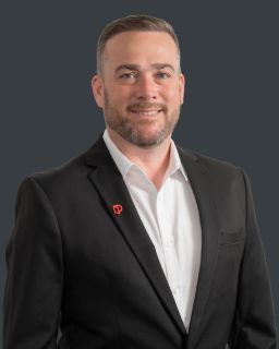 Giles New - Real Estate Agent