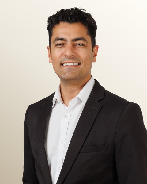 Pratik Kaku - Real Estate Agent