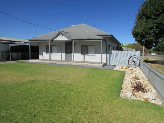 61 Molyneaux St, Warracknabeal, VIC, 3393