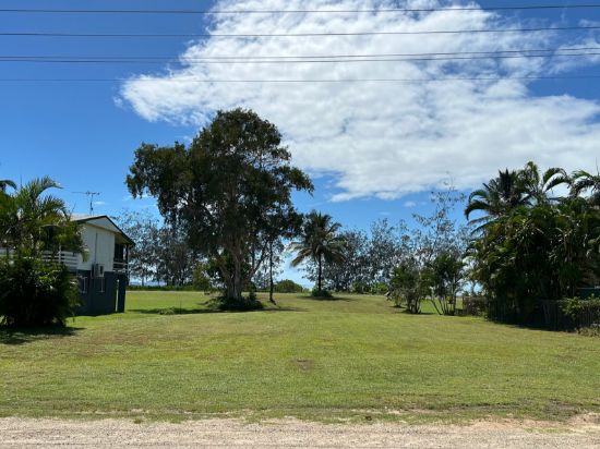 68 Taylor Street, Tully Heads, Qld 4854