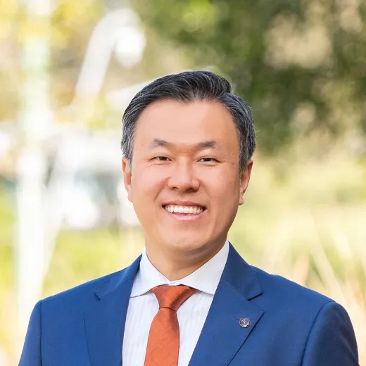 Simon Au - Real Estate Agent at Ray White - ROCHEDALE+