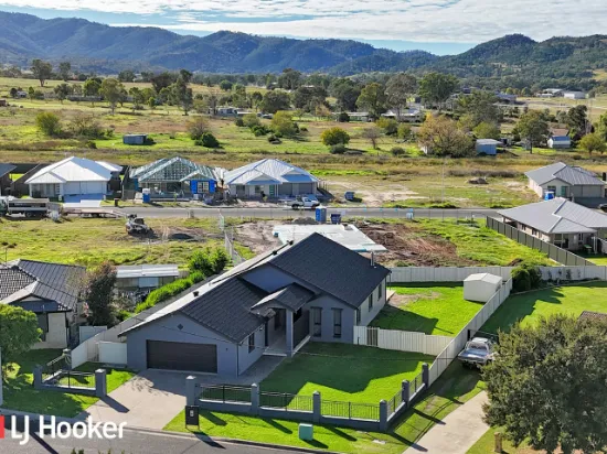 7 Banksia Cl, Kootingal, NSW, 2352