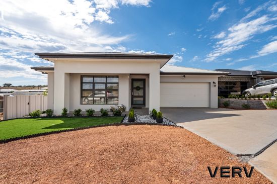 7 Kerry Crest, Whitlam, ACT 2611